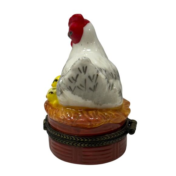 Porcelain Hen and Chicks Hinged Trinket Box. KK545 - Picture 2 of 6